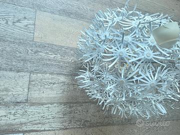 Lampadario Ikea con margherite di carta 80 cm