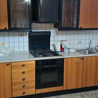 Cucina completa di tavolo sedie ed  elettrodomesti