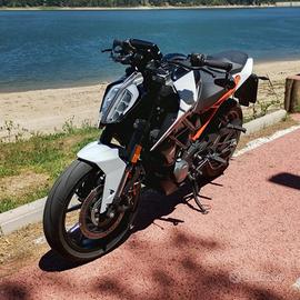 KTM Duke 125 2021 - Bianca - 23600KM