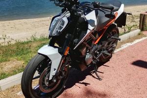 KTM Duke 125 2021 - Bianca - 23600KM