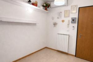Bicamere arredato con ascensore e box auto
