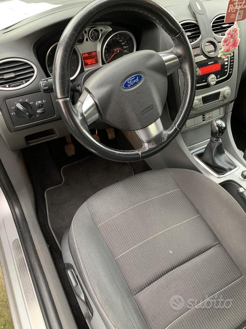 Ford Focus 2009 photo 2