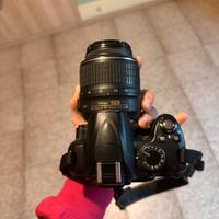 Nikon D3000 + obiettivo 18-55mm