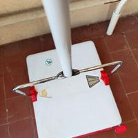 Scopa automatica e lucidatrice per le scarpe