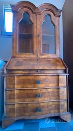 Cristalliera antica con scrittoio