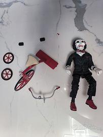 Action figure SAW Billy con triciclo