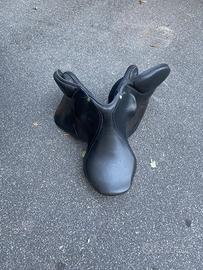 sella sportiva per sport equestri.