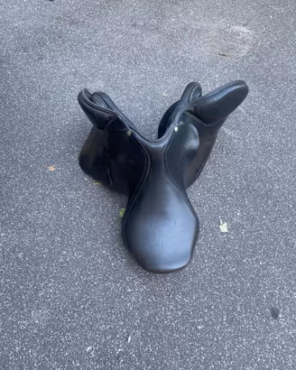 sella sportiva per sport equestri.