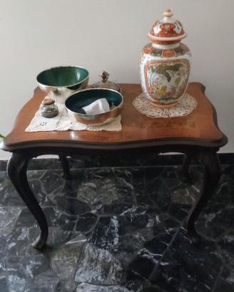 Tavolino in stile da salotto 