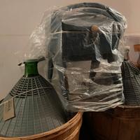 attrezzatura per imbottigliare vino