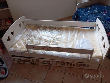 Lettino per bambini con doghe e materasso