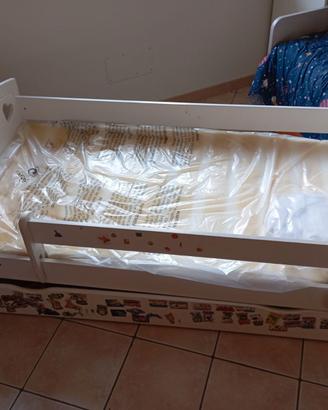 Lettino per bambini con doghe e materasso