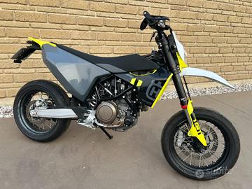 HUSQVARNA 701 Supermoto Arrow