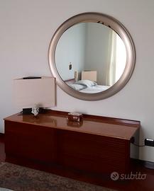 Comò in legno con ripiano in marmo