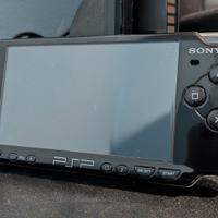 2 PSP (2004 Slim + 1004 Fat) - PER RICAMBI, Tratt.