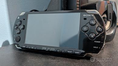 2 PSP (2004 Slim + 1004 Fat) - PER RICAMBI, Tratt.