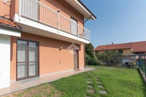VILLA A SCHIERA A NOLE