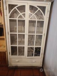 Vetrina shabby chic