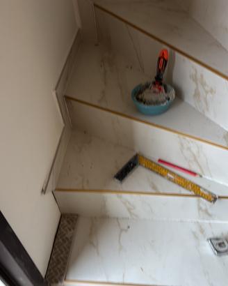 Posatore  pavimenti interni ed esterni