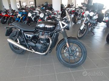 Triumph Street Twin .