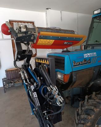 Macchina per diserbo meccanico