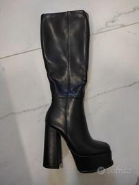 Stivali con tacco alto e platform n37