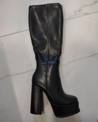 Stivali con tacco alto e platform n37