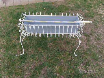 fioriera in ferro verniciato