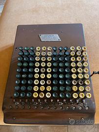 Calcolatrice meccanica antica Comptometer