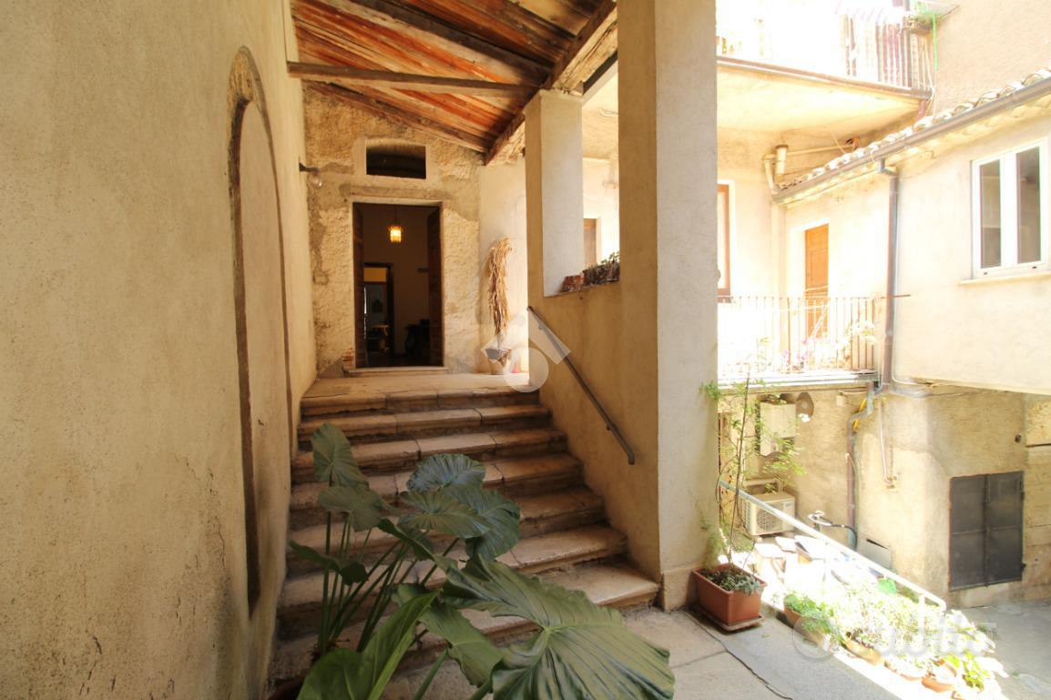4 LOCALI A MONTALTO UFFUGO - Vista 3
