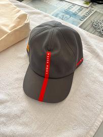 Cappellino e borsa in cotone Prada Luna Rossa