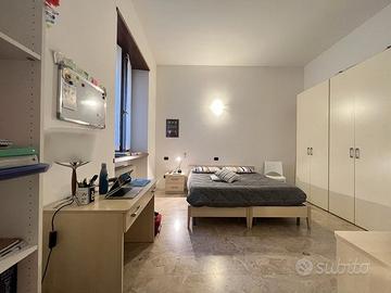 Ampia doppia uso singola con bagno privato da ago