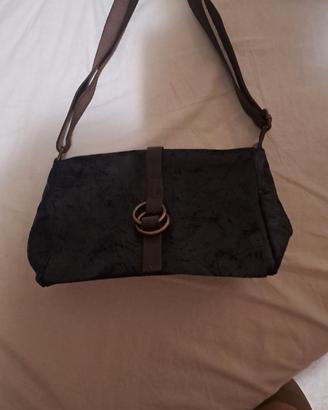 borsa in pelle blu scuro e marrone
