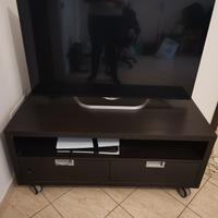 Porta TV IKEA con 2 cassetti e con 4 ruote.