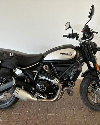 Ducati Scrambler Icon Dark 800