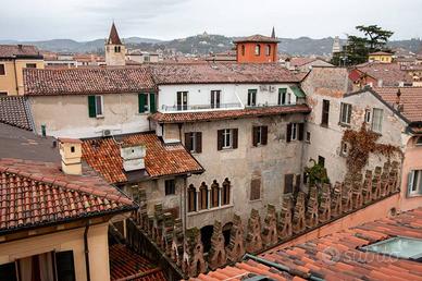 Appartamento di 230 m² con più di 5 locali a Veron