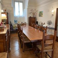 Arredamento in rovere per taverna tavolo+credenza