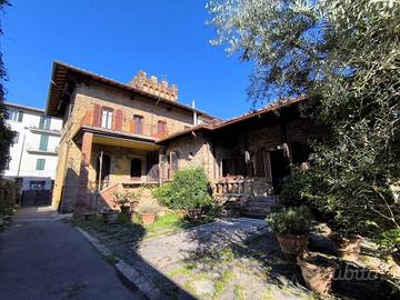 Casa indipendente di 528 m² con più di 5 locali e 