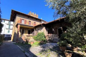 Casa indipendente di 528 m² con più di 5 locali e 
