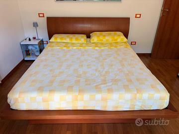 Letto matrimoniale con contenitore e rete a doghe