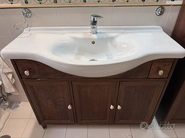 Lavabo bagno con mobile integrato e specchio