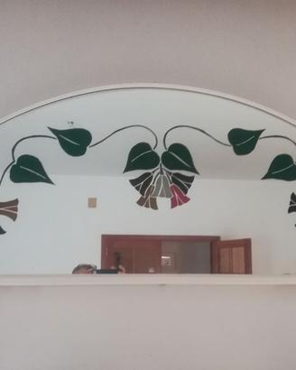 Cornice e specchio disegnato a mano illuminata