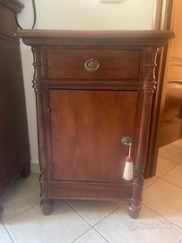 Comodini in arte povera