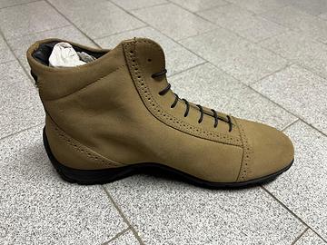 Stivaletti scamosciati Pirelli