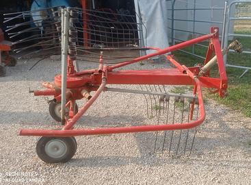 Giostra/ranghinatore per fieno