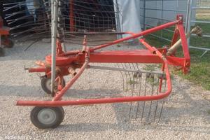 Giostra/ranghinatore per fieno