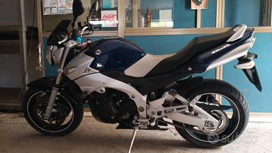  Suzuki GSR 600 