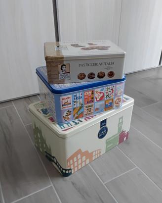 Set tre contenitori in latta (raffiguraz. Italia)