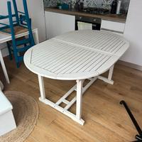 Tavolo e sedie da giardino