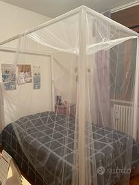 Struttura letto a baldacchino